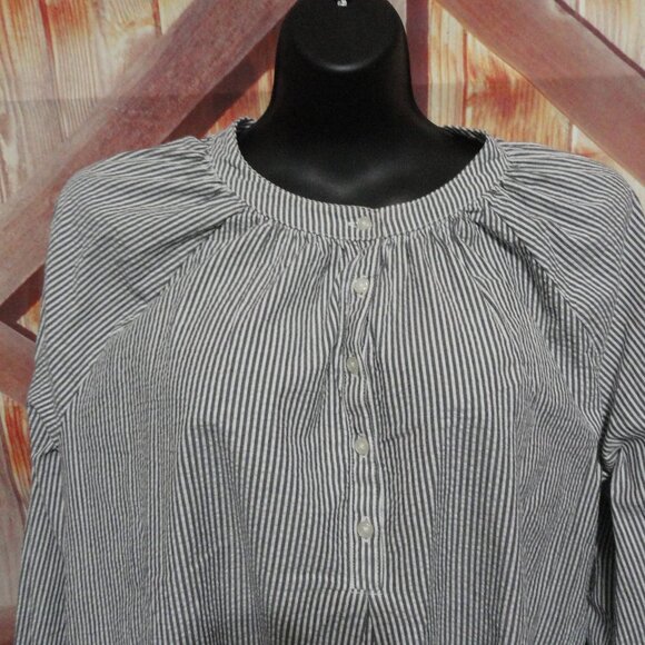Time & Tru stripped Button up long sleeve blouse, EUC, No collar. - Picture 2 of 5